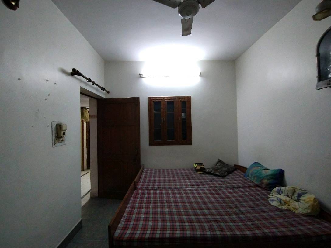 Bedroom - 2bhk flat available in Pitampura