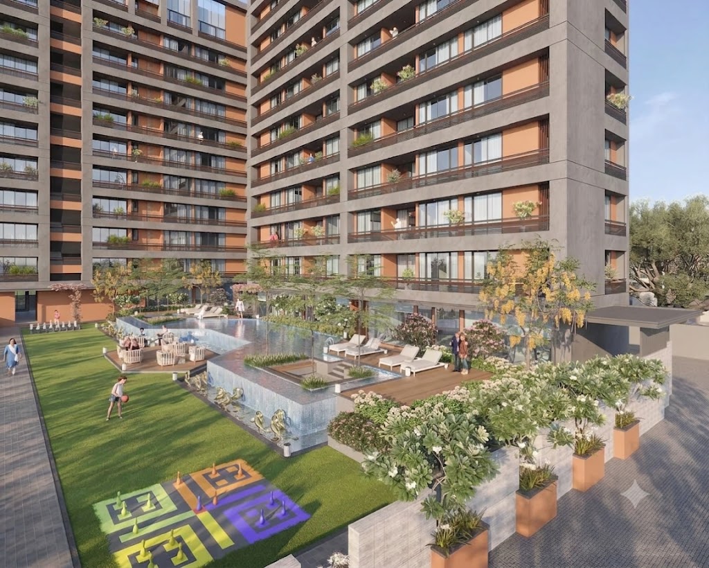 Building Exterior - Courtyard Vista